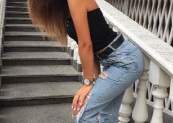 Pics and reviews on super escort Lizzy