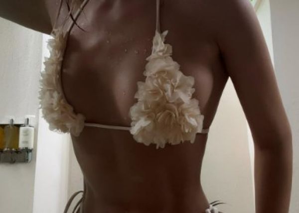 South Africa (Pretoria) cheap escort sells her body for ZAR 1500 per hour