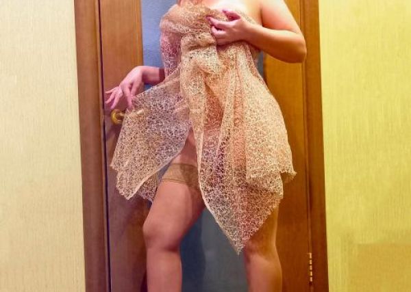 Busty escort in South Africa (Durban): Thandi works 24 round the clock
