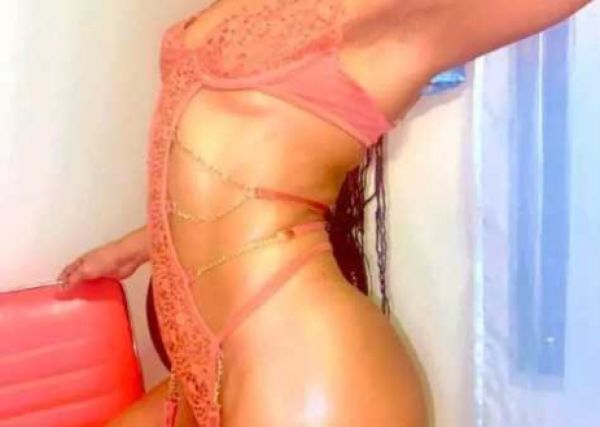 Call a girl Dana to enjoy professional blowjob for ZAR 1000