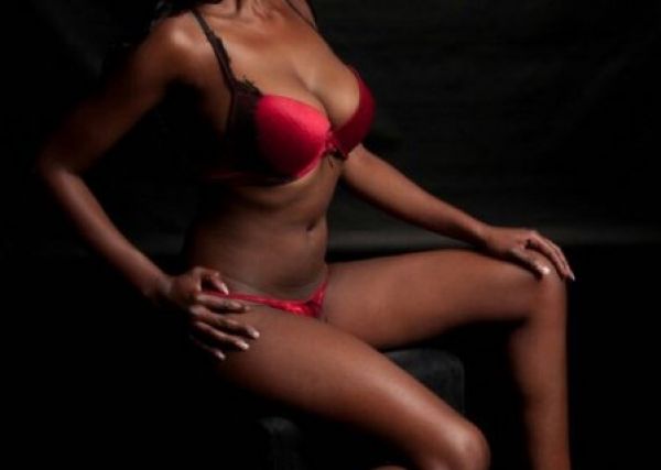 Cheap escort girl Amira sees her clients in South Africa (Johannesburg)