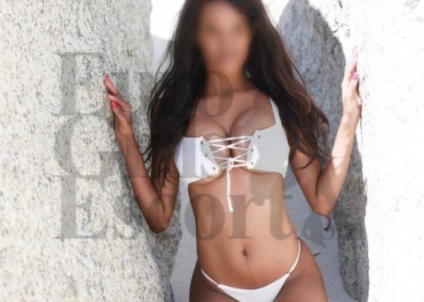 24 hour escort Scarlett Monroe in South Africa (Cape Town) is waiting for a call