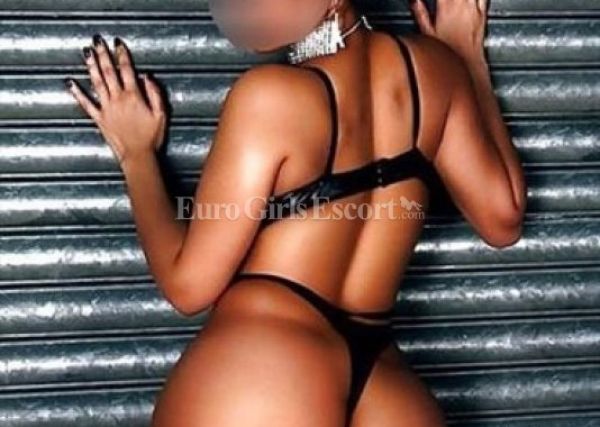 Experienced milf escort wants sex (25 years old, South Africa (Cape Town))