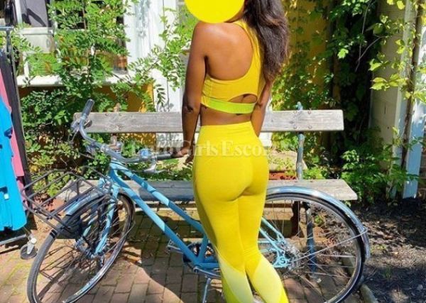 24 hour escort Sarah in South Africa (Cape Town) is waiting for a call